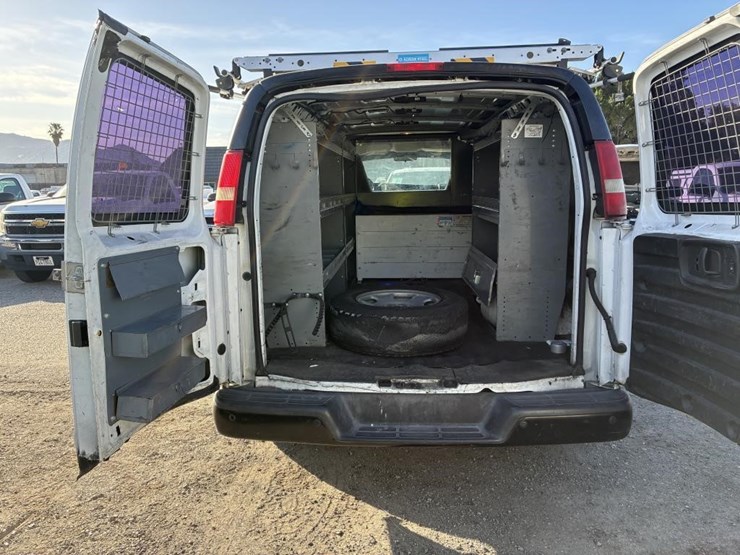 2016-chevrolet-express-2500-image-12