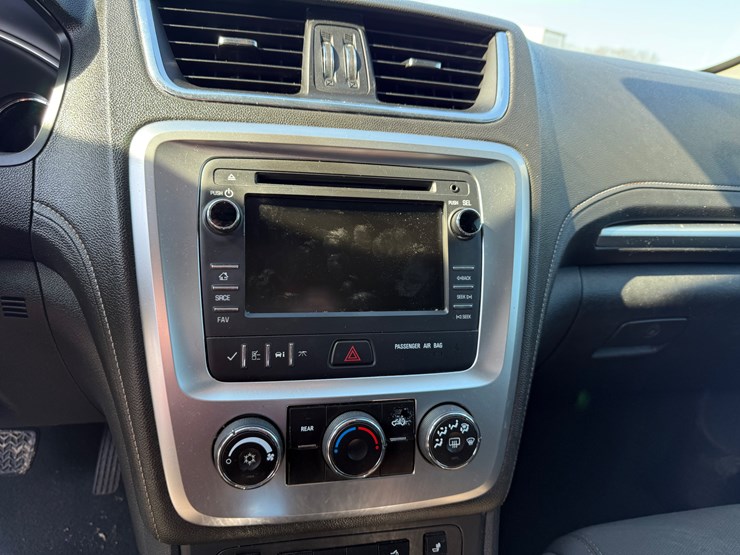 2015-gmc-acadia-sle-image-41