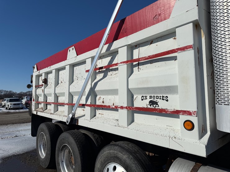 1996-mack-ch613-image-30