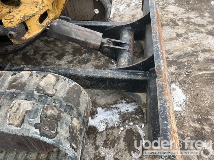 caterpillar-305-image-12