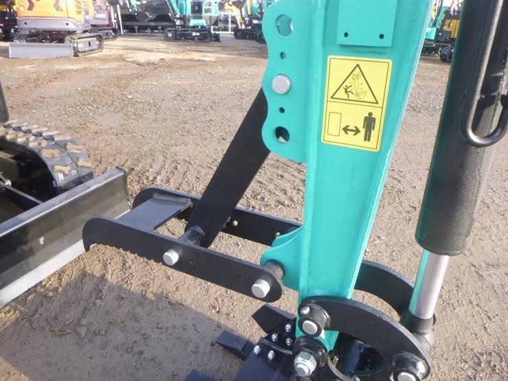 agt-qh12r-hydraulic-excavator-image-12