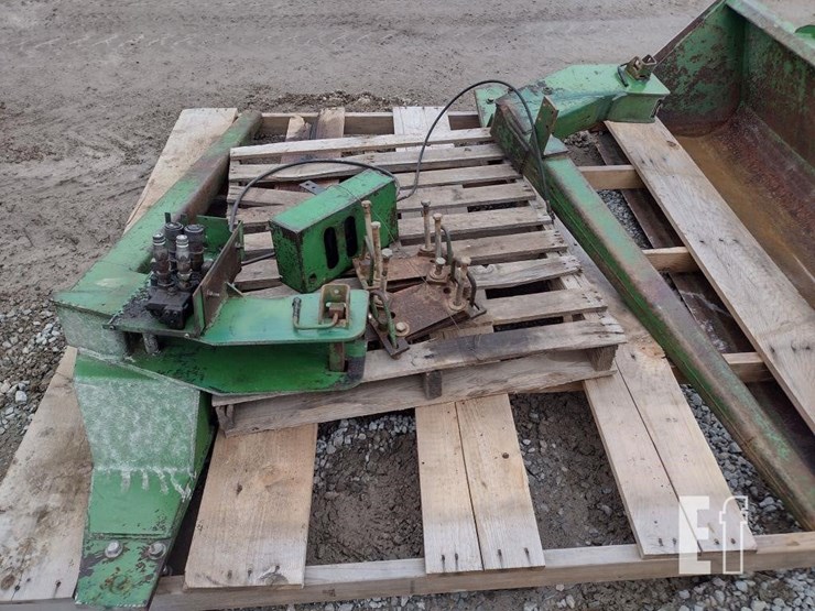 john-deere-245-image-10