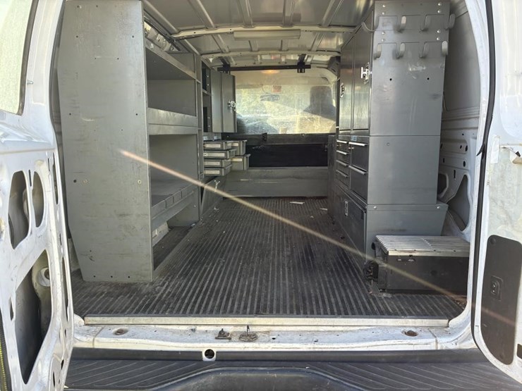 2010-ford-e350-image-12