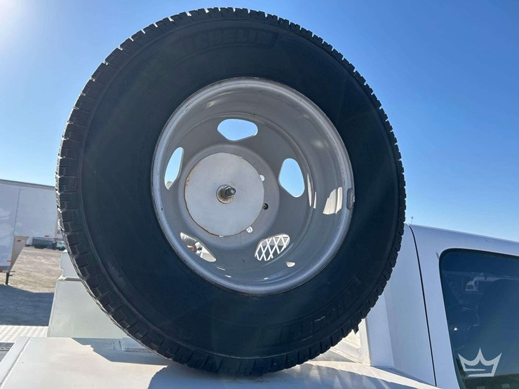 2014-chevrolet-silverado-3500-image-31