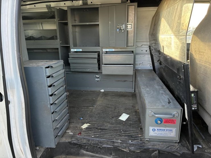 2010-ford-e350-image-11