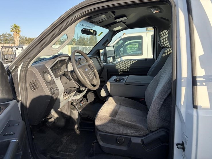 2015-ford-f550-image-10