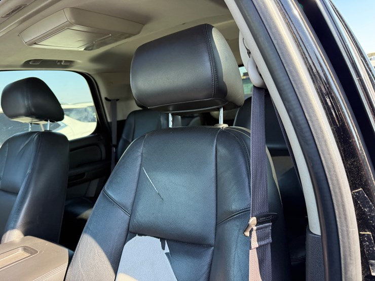 2014-chevrolet-tahoe-image-21