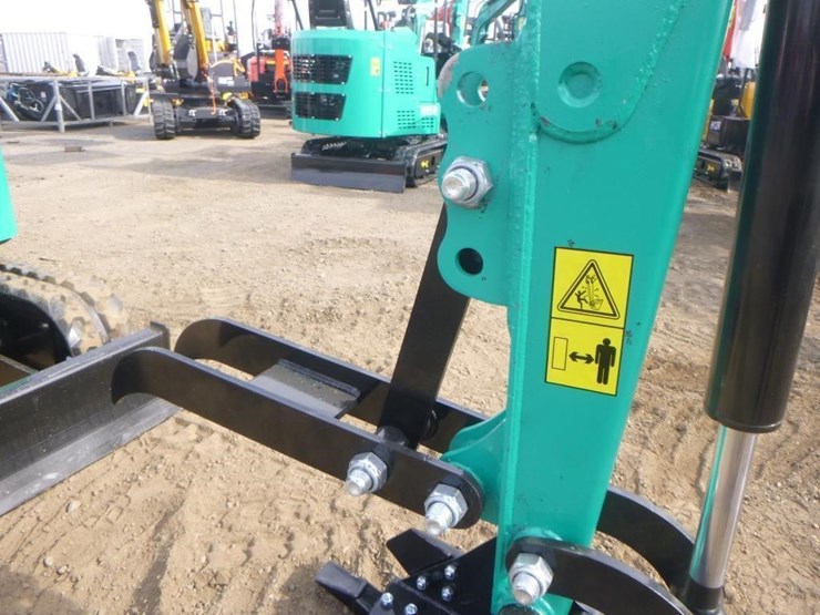 2025-agt-h15r-hydraulic-excavator-image-12