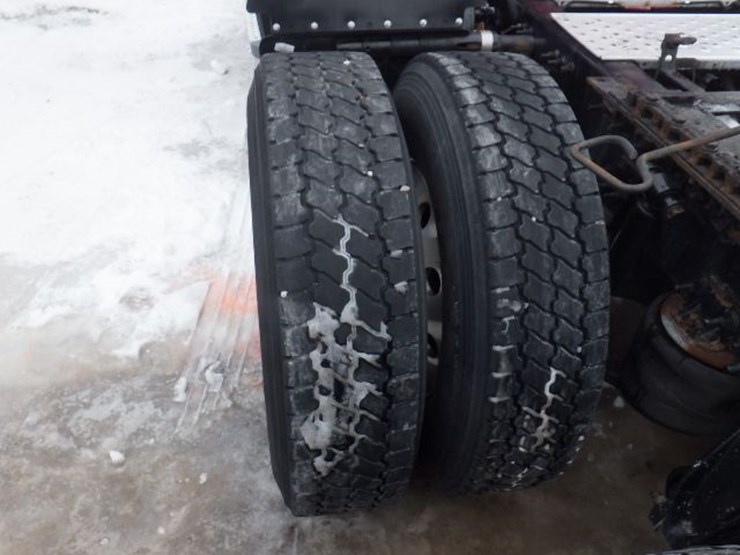 2019-freightliner-cascadia-126-image-14