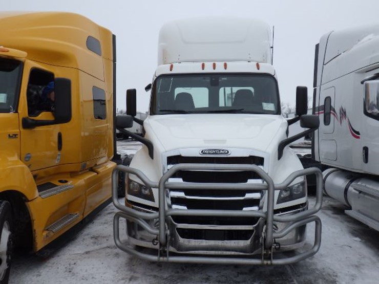 2020-freightliner-cascadia-116-image-2