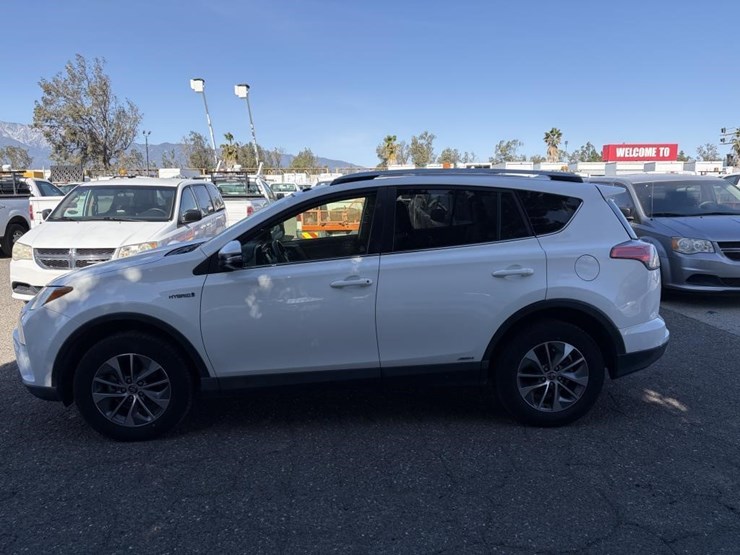 2018-toyota-rav4-image-7