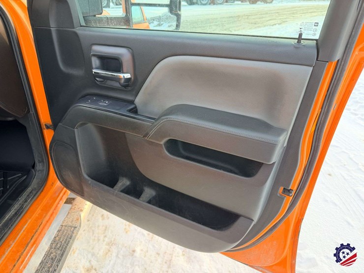 2015-chevrolet-silverado-3500hd-image-41