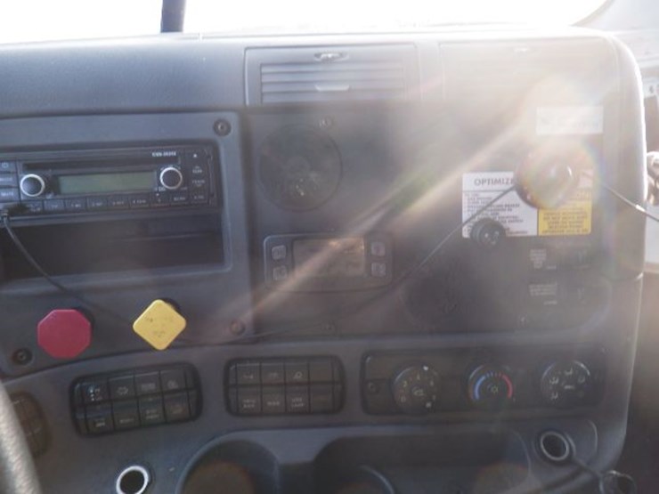 2017-freightliner-cascadia-125-image-18