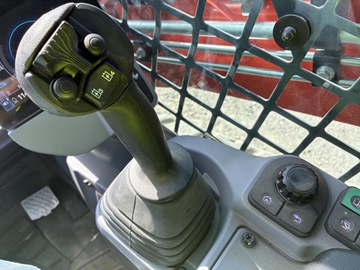 2024-kubota-svl75-3-image-15