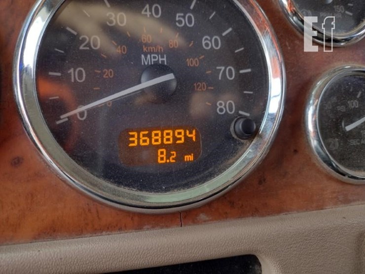 2008-peterbilt-365-image-8