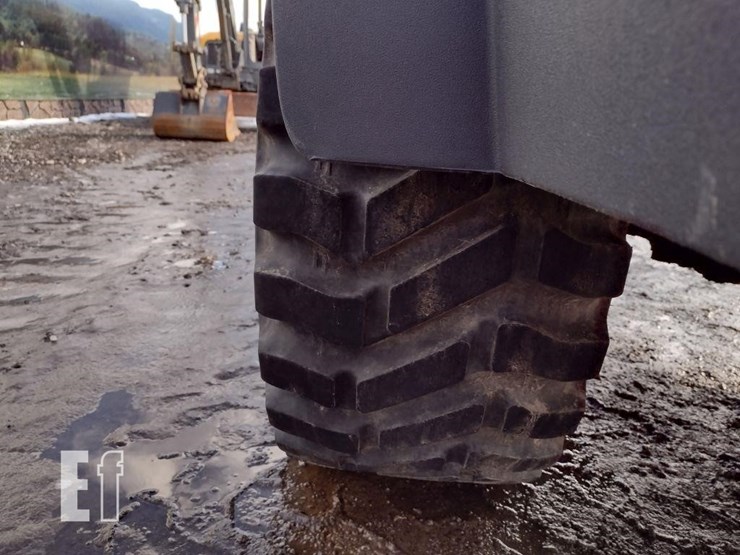 2021-deere-304l-image-20