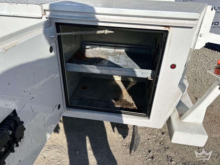 2014-chevrolet-silverado-3500-image-21