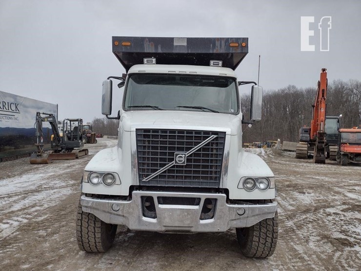 12-volvo-vhd-truck^title^-image-2