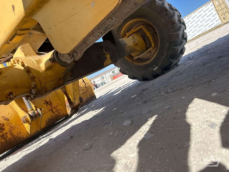 2005-deere-210le-image-17