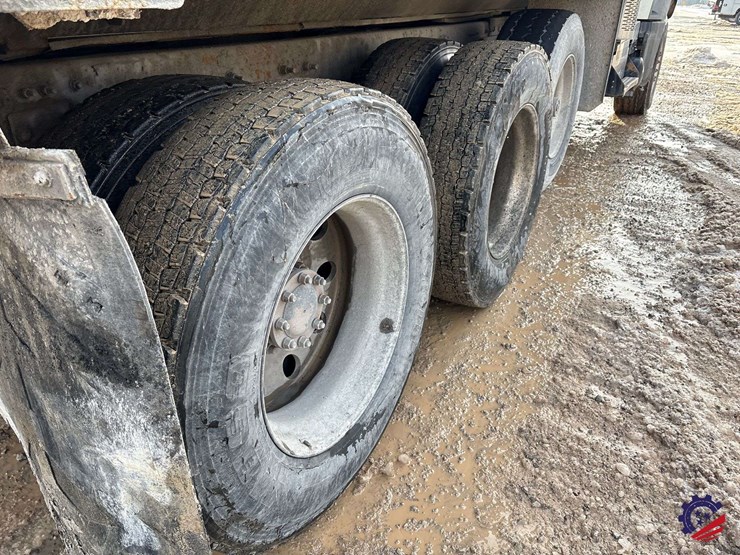 2017-mack-granite-gu713-image-21