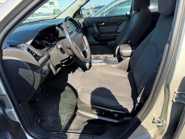 2015-gmc-acadia-sle-image-25