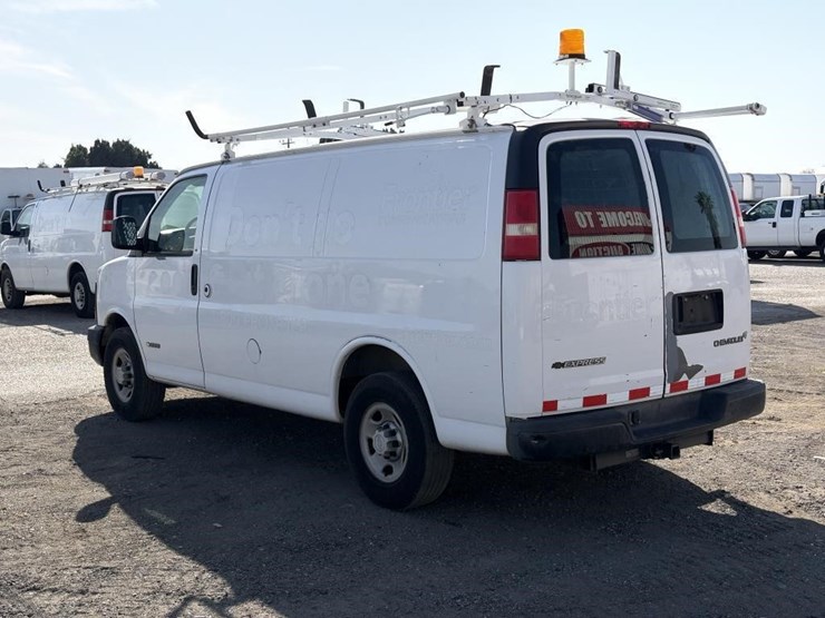 2006-utility-van-image-4