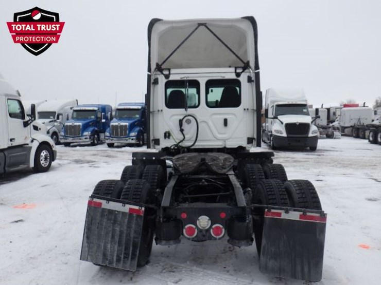 2021-freightliner-cascadia-116-image-8