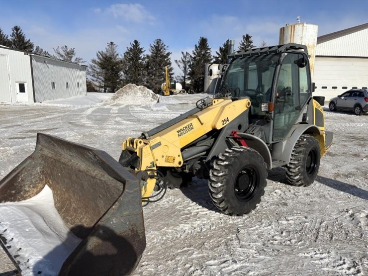 2016-wacker-neuson-telescopic-loader-image-1