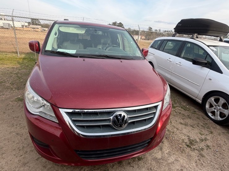 #31679-•-2012-vw-routan-image-5