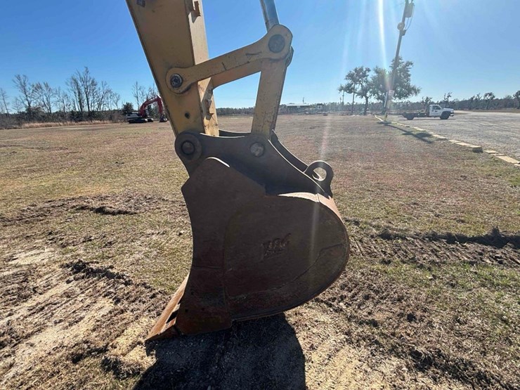 2020-caterpillar-320-image-16