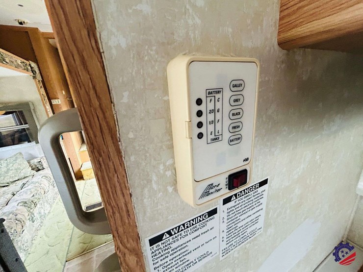 2003-forest-river-wildcat-28rk-t/a-camper-gooseneck-trailer-image-103