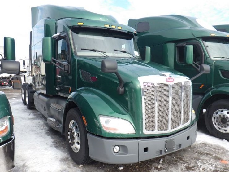 2019-peterbilt-579-image-4