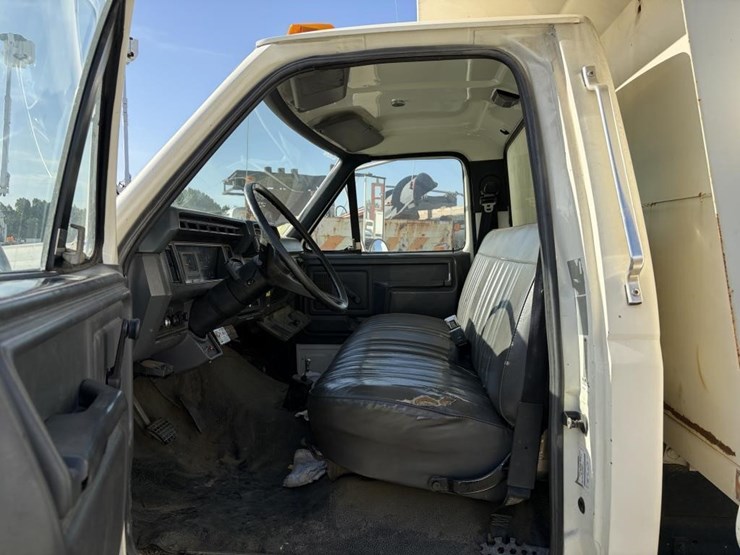 1993-ford-f700-image-9