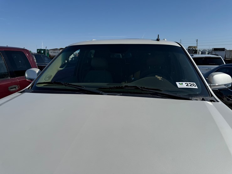 2011-cadillac-escalade-image-20