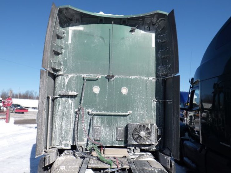 2023-peterbilt-579-image-14