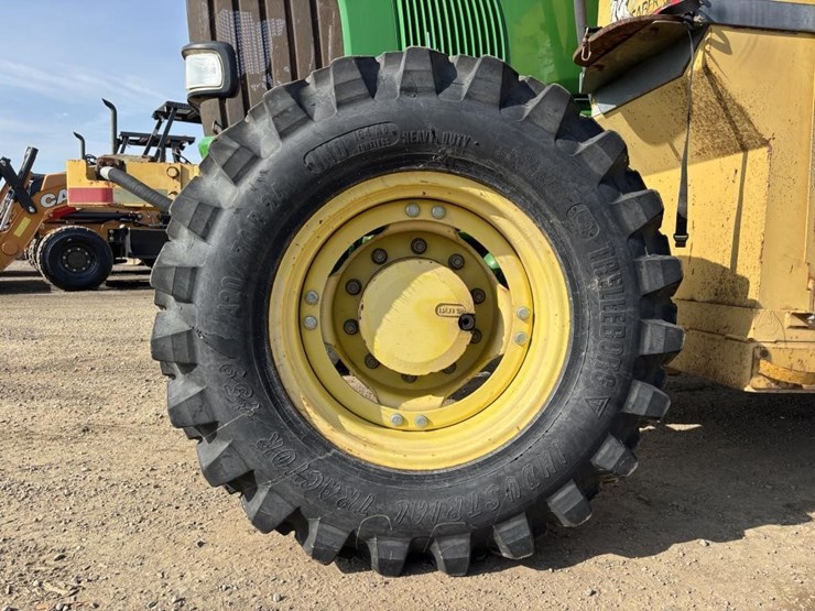 2005-john-deere-7220-image-16