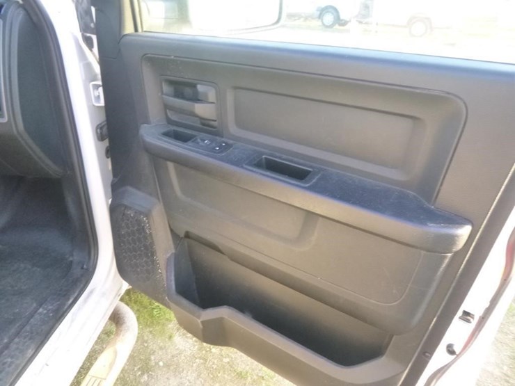 2015-dodge-1500-image-15