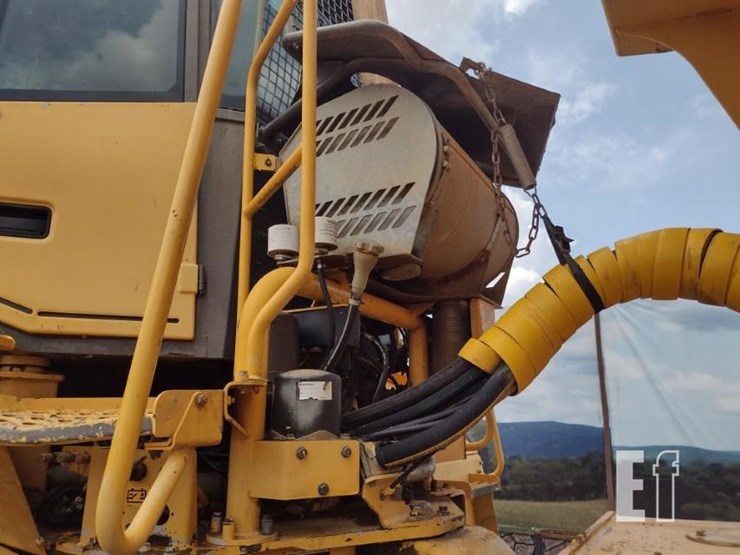 2003-volvo-a40d-image-26