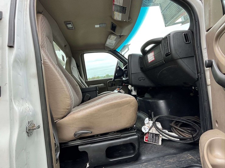 2005-gmc-c8-cable-placer-truck-image-70