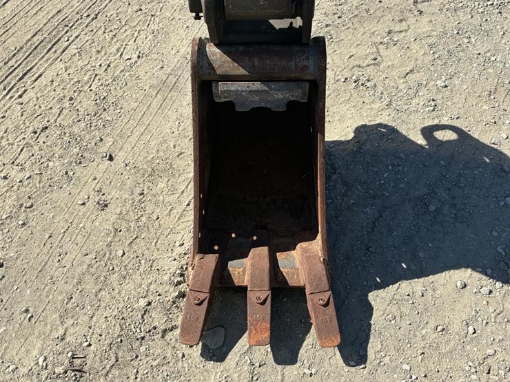 2016-takeuchi-tb240-image-11