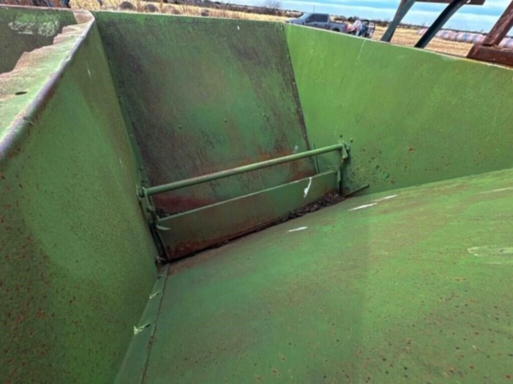 pull-type-grain-cart/feed-wagon-image-5