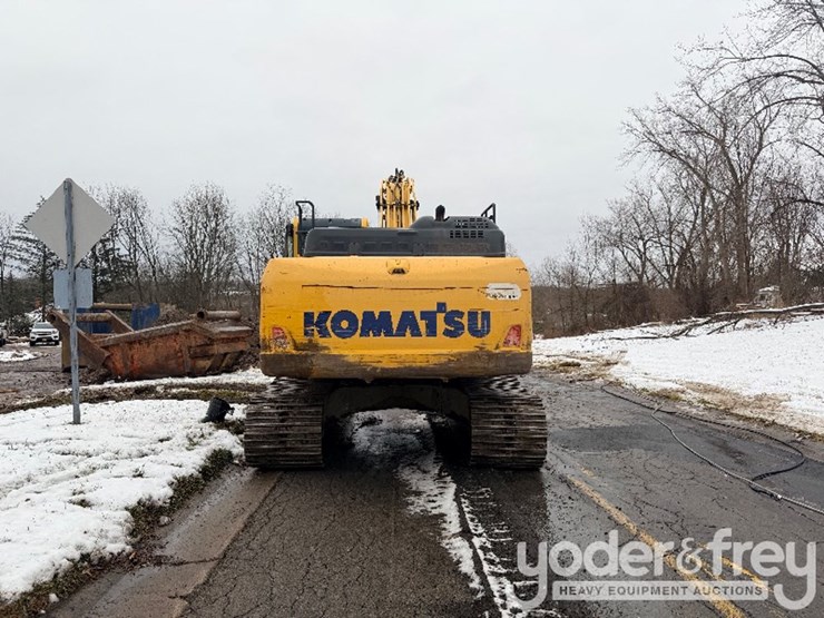 2016-komatsu-pc210-lc-11-image-4