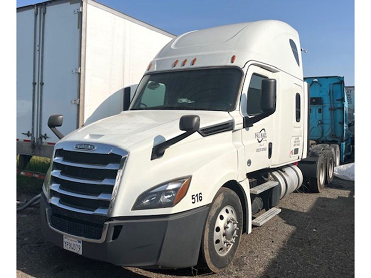 2018-freightliner-cascadia-126-image-1