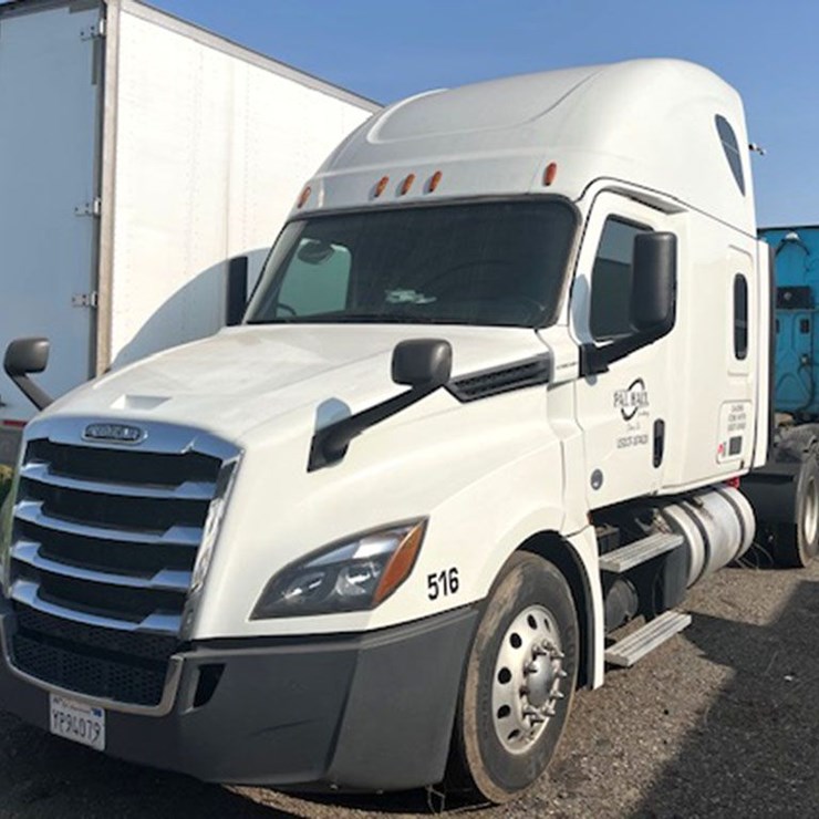 2018 FREIGHTLINER CASCADIA 126