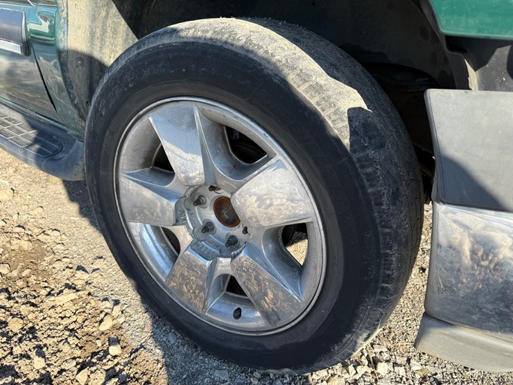 2004-chevrolet-tahoe-image-15