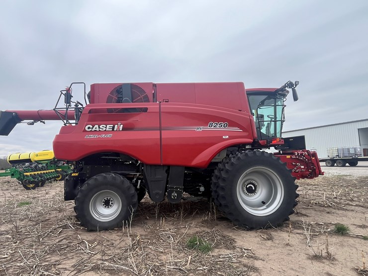 2022-case-ih-8250-image-7