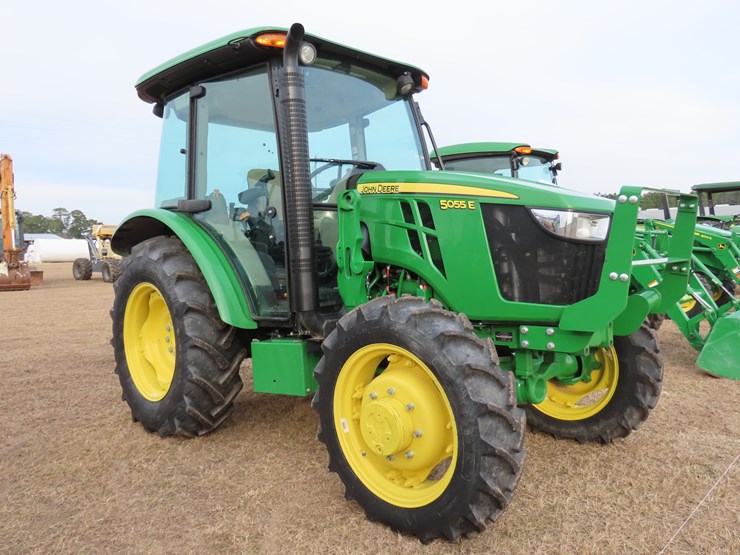 2022-john-deere-5055e-image-2
