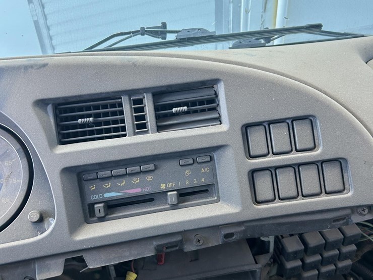 1998-isuzu-ftr-image-51