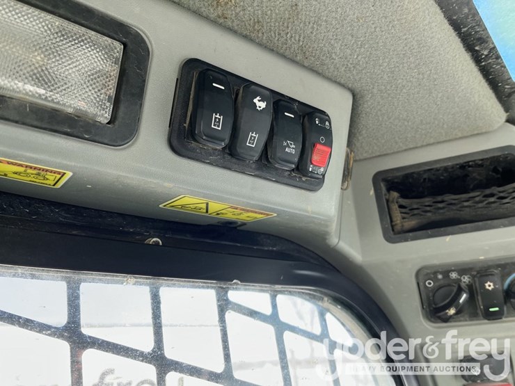 2023-caterpillar-259d3-image-19