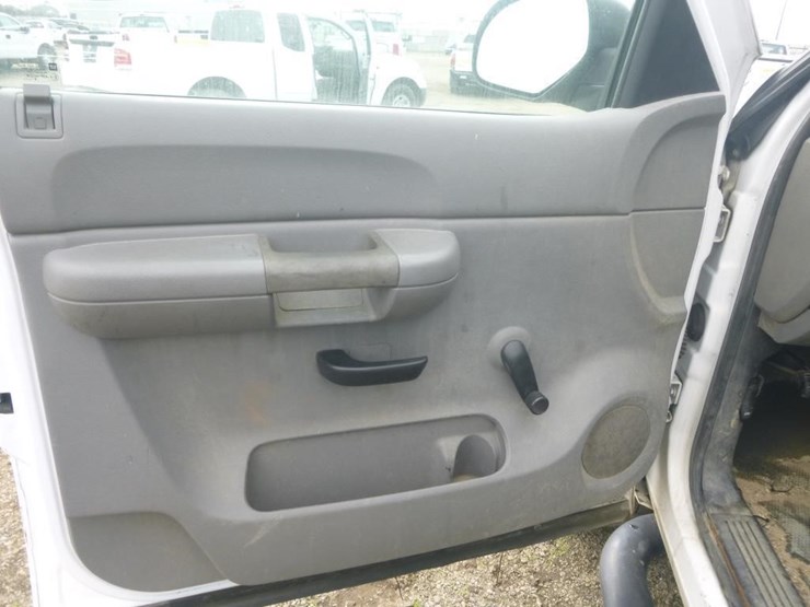 2009-chevrolet-3500hd-image-21